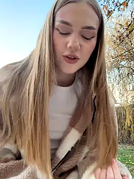 MilaMoone live sex cam