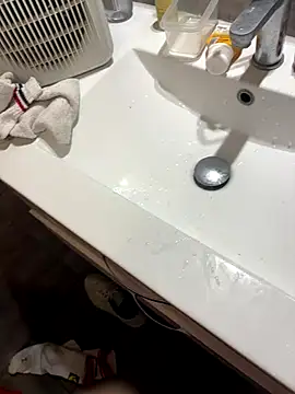 Crevette311 live sex cam