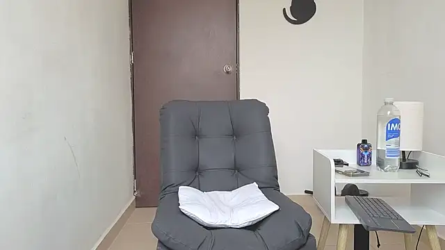 Saturno_v live sex cam