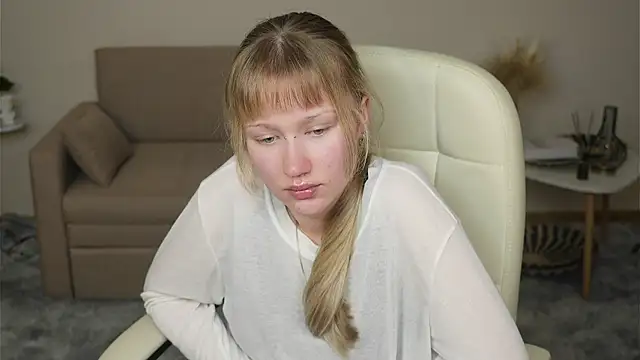 YoshieDevaney live sex cam