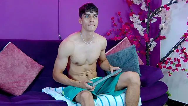 AlessioVitale live sex cam