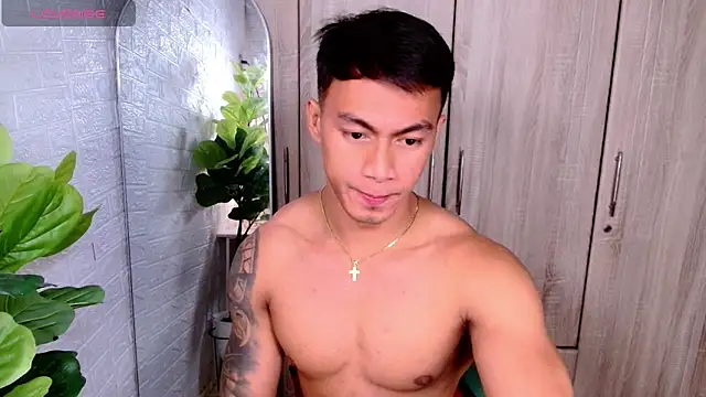 PinooyMilker live sex cam