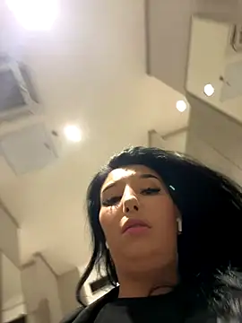 Tisha_Busty live sex cam