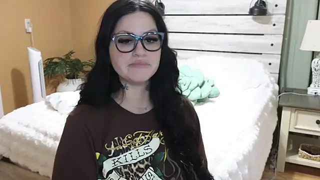 TexasTattooedHouseWife live sex cam