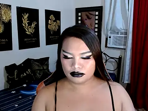 TSbrianaHugeCock live sex cam
