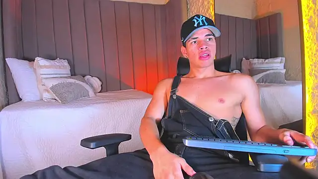 Benjamin_More live sex cam