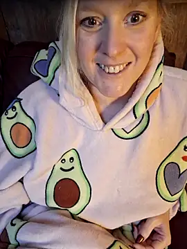 Bouncy-Bella28X live sex cam