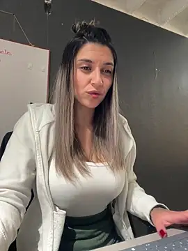 Isabella_Varella live sex cam