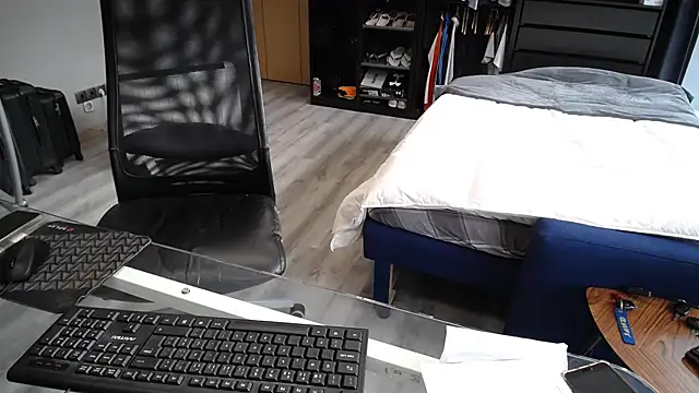 latinoo23bom live sex cam