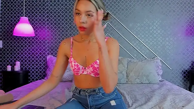 Aleja_bloom live sex cam