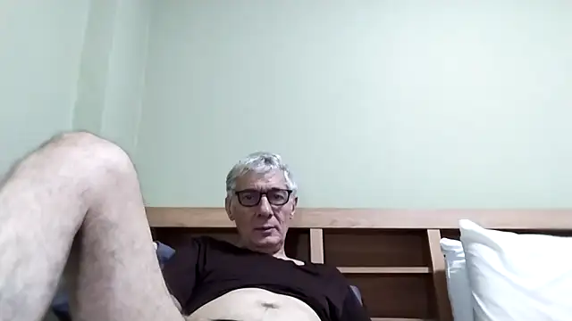 BIGUNCUTHARDCOCK live sex cam