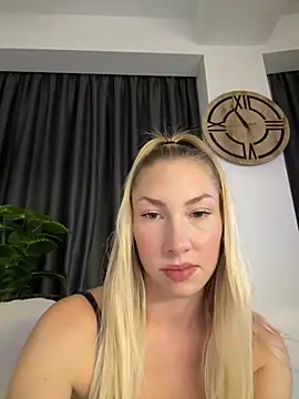 LuisaBecker live sex cam