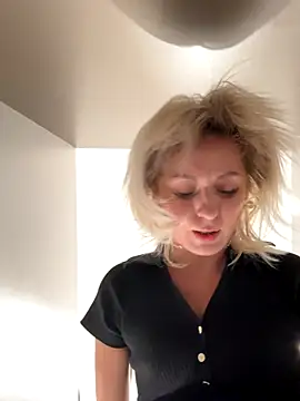 VikaBunny1 live sex cam