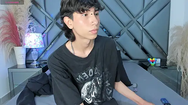 Milan_LewisS live sex cam