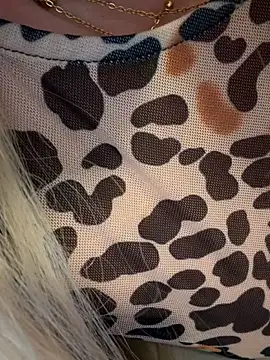 Hornyblond_Bella live sex cam