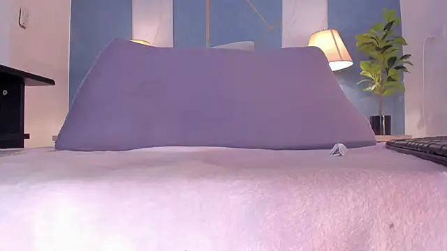 Swt_skinny_ live sex cam