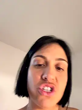 LaPetiteKim live sex cam