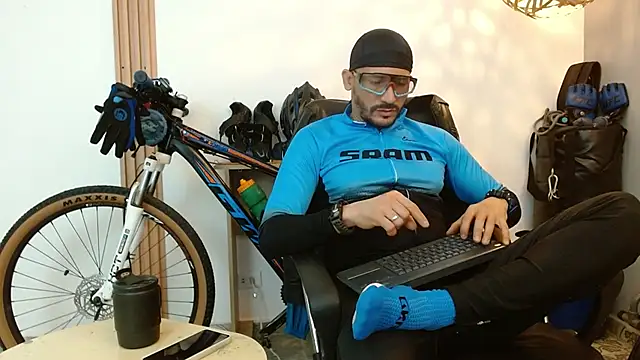 Reiko_85_ live sex cam