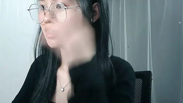 Nunaa18 live sex cam