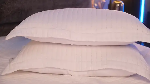 Rikka_Moore live sex cam