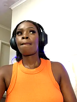 LuciousLips96 live sex cam