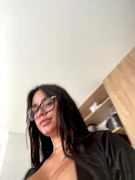 LaraHenao live sex cam