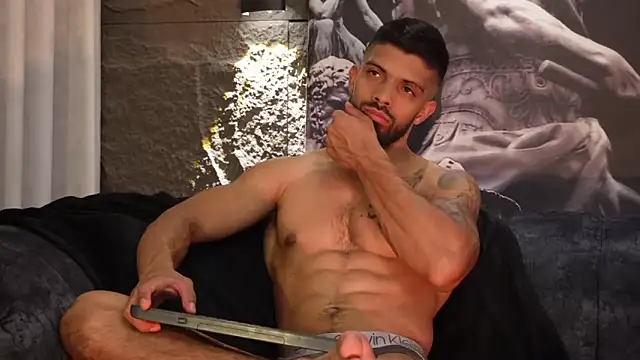 DannSaenz live sex cam