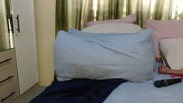 Foxybrownxx1 live sex cam