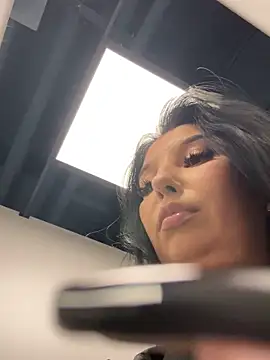 Tisha_Busty live sex cam