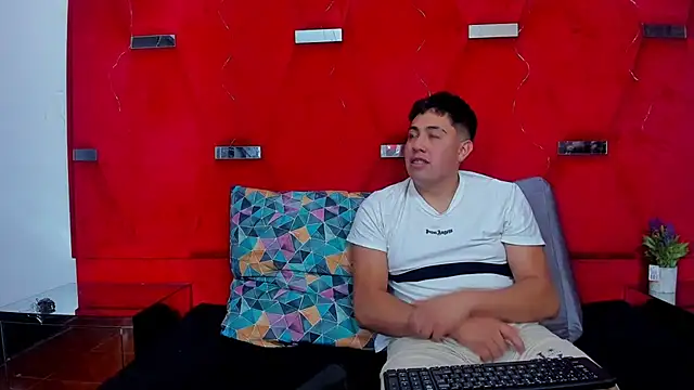 Emmaanddarling live sex cam