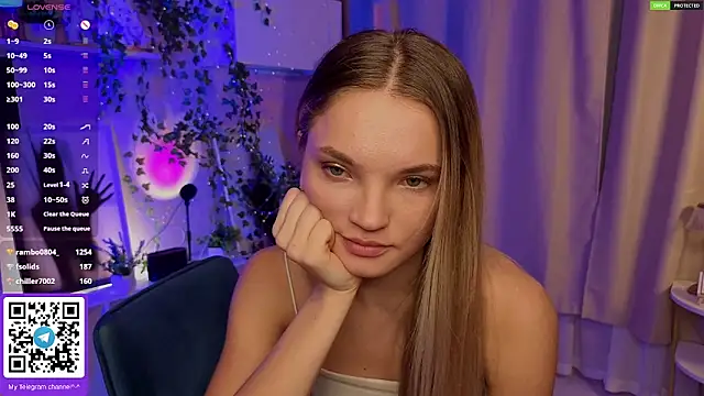 JulieLupo live sex cam