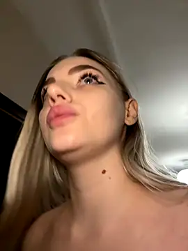 HugeBoobsAlice live sex cam