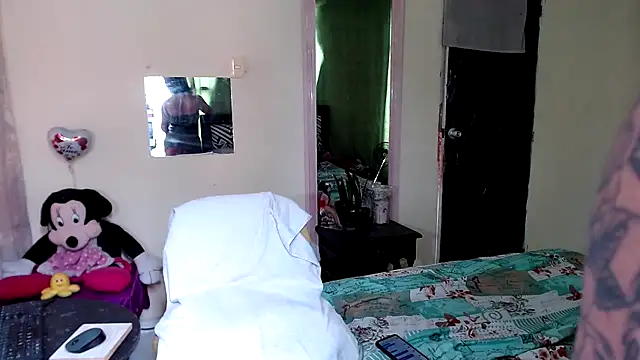 Sashaferrari2000 live sex cam