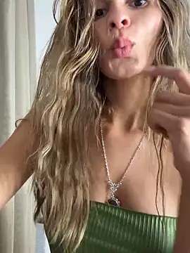 cuteluci_ live sex cam