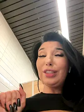 Tisha_Busty live sex cam