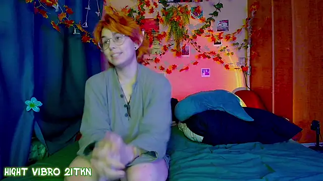 TrickyKitsune live sex cam