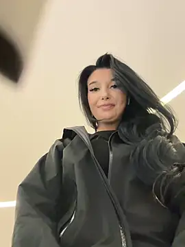 Tisha_Busty live sex cam