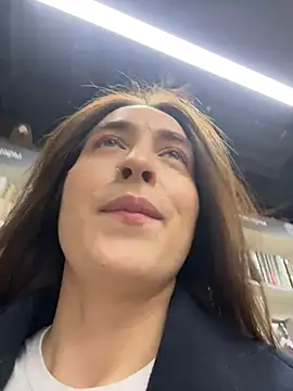 Holly_Play live sex cam