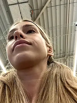 kira_mia live sex cam