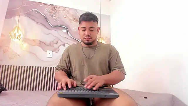 BrianMalonee live sex cam