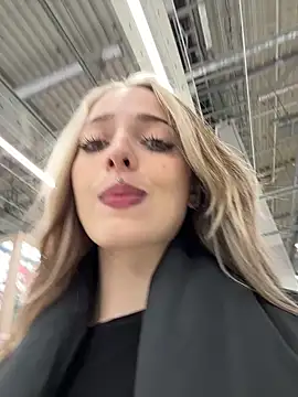 LoraaDoll live sex cam