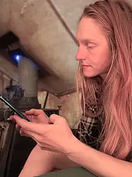 GoldenFlameGoddess live sex cam