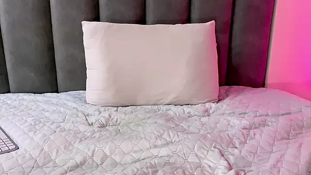 max_shy live sex cam