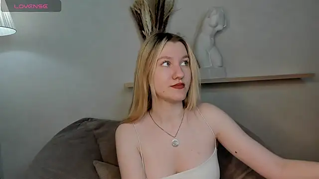 LinaRayy live sex cam