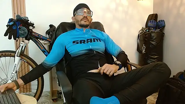 Reiko_85_ live sex cam