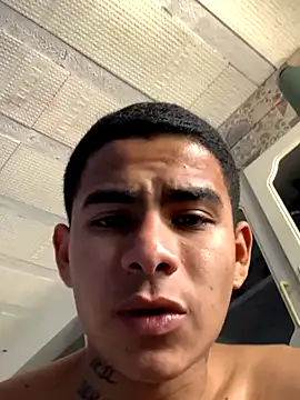 Novindot23cm live sex cam