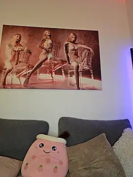 LessiaMia live sex cam