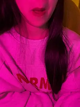 Uyennii02 live sex cam