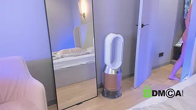 Wallflowerr live sex cam