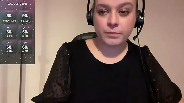 NaughtyWifeUK live sex cam